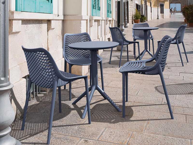 Stoly a stoličky pre žiarivú záhradu