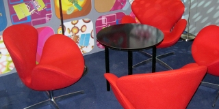 Dynamic Group, spol. s r.o. - Kreslá Swan a Capital Lounger na výstave Cebit v Hannoveri