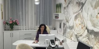 Klinika ENVY s.r.o. - Tapeta Madame Plantier, kresielko DS37099, kancelárska stolička DS-Office 1